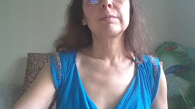Snapshot of HollyJewel chatting on June 9, 2026, 2:50 pm HollyJewel online show from June 9, 2026, 2:50 pm