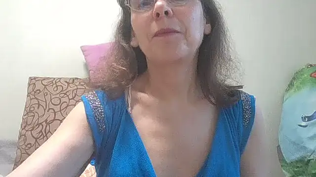 Snapshot of HollyJewel chatting on June 10, 2026, 3:55 pm HollyJewel online show from June 10, 2026, 3:55 pm