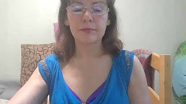 Snapshot of HollyJewel chatting on June 11, 2026, 4:16 pm HollyJewel online show from June 11, 2026, 4:16 pm