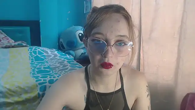 Liaroberts1 online show from January 28, 2025, 12:11 pm