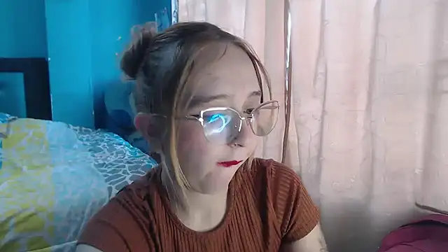 Liaroberts1 online show from January 29, 2025, 12:13 pm