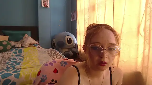 Liaroberts1 online show from February 5, 2025, 3:09 pm