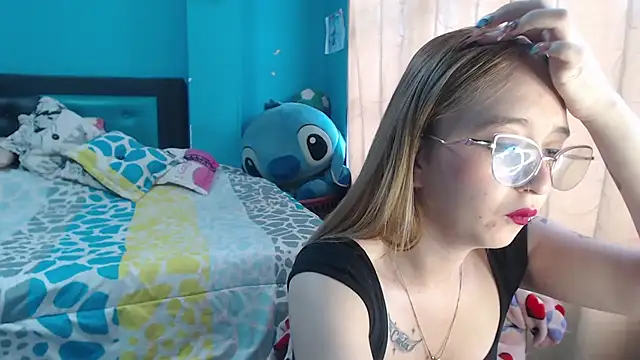 Liaroberts1 online show from February 8, 2025, 12:06 pm