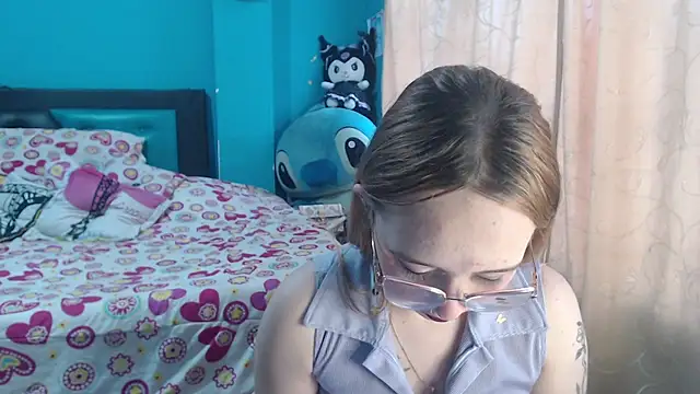 Liaroberts1 online show from February 28, 2025, 11:58 am