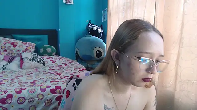 Liaroberts1 online show from March 15, 2025, 12:02 pm