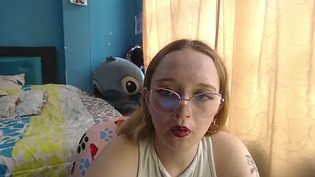 Liaroberts1 online show from March 17, 2025, 6:11 pm