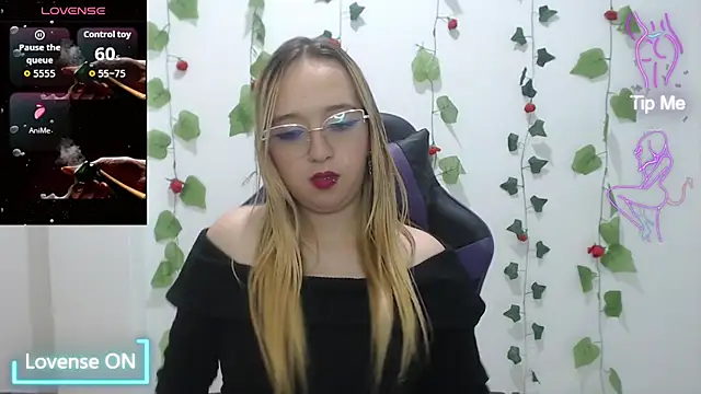 Liaroberts1 online show from February 4, 2026, 2:39 am