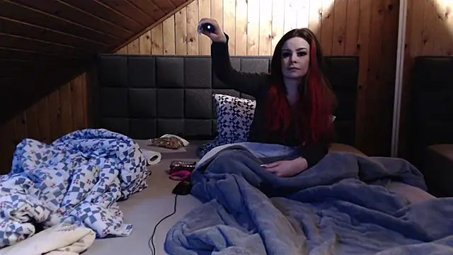 BoeseMoni1998 online show from February 8, 2025, 4:36 pm