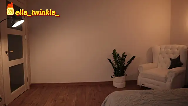 ella twinkl online show from September 11, 2025, 6:08 pm