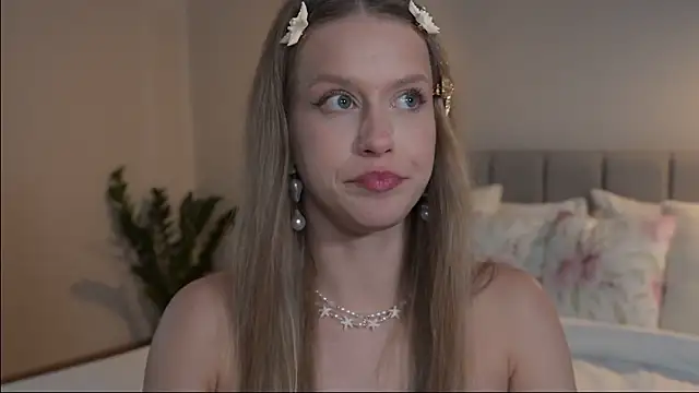 Snapshot of ella_twinkl chatting on July 26, 2026, 7:10 pm ella twinkl online show from July 26, 2026, 7:10 pm