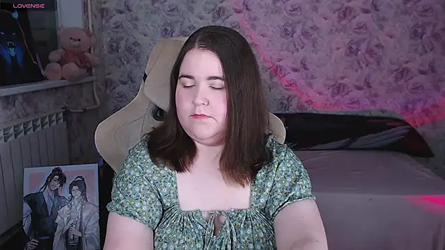 Estelle Hicks online show from June 5, 2026, 7:08 pm
