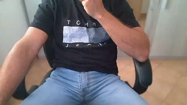 Snapshot of cocco1980xxxx chatting on June 8, 2026, 7:42 am cocco1980xxxx online show from June 8, 2026, 7:42 am