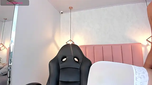 SUNNYCYRUS online show from March 3, 2025, 7:28 pm