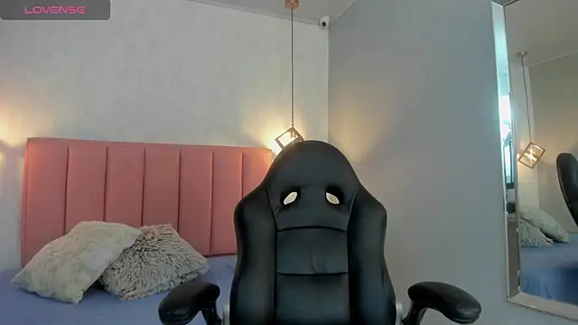 SUNNYCYRUS online show from September 24, 2025, 12:30 pm