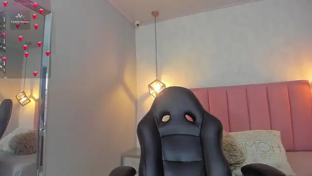 SUNNYCYRUS online show from February 9, 2026, 12:53 pm