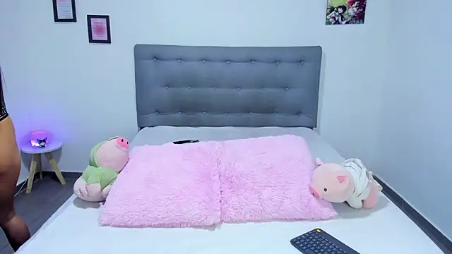 Agataowens online show from February 6, 2025, 1:49 am