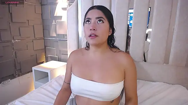 Susy thomson online show from April 16, 2026, 7:47 pm