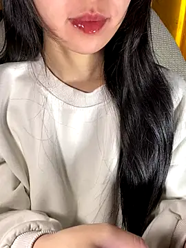 minmin2kk5 online show from December 5, 2025, 4:03 pm