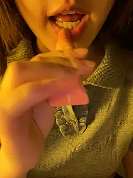 minmin2kk5 online show from March 12, 2026, 3:18 pm