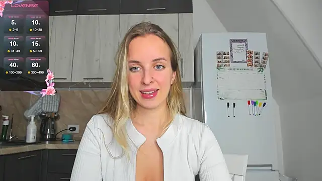 violet blue eyes online show from December 10, 2024, 1:44 pm