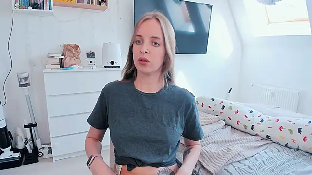 violet blue eyes online show from May 6, 2026, 1:27 pm