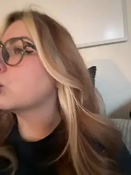 Livewithlucy online show from February 13, 2025, 11:39 am