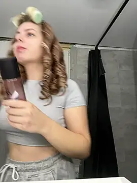 Livewithlucy online show from March 6, 2025, 10:09 am