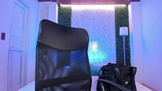 violet scott online show from September 17, 2025, 10:39 am