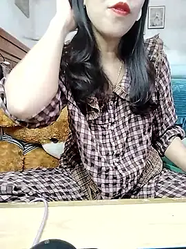 cream1299 online show from January 14, 2026, 2:39 am