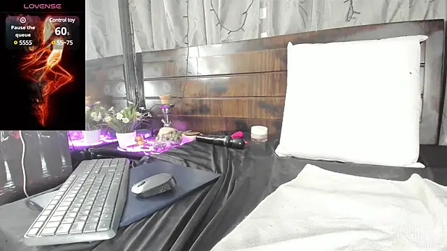 eva1saenz online show from February 26, 2025, 11:59 pm