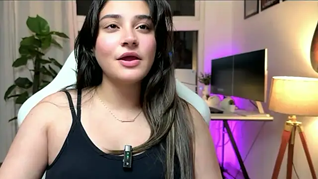 Snapshot of demieliss chatting on April 26, 2026, 7:33 pm demieliss online show from April 26, 2026, 7:33 pm