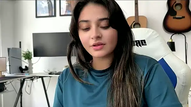 Snapshot of demieliss chatting on May 21, 2026, 9:05 am demieliss online show from May 21, 2026, 9:05 am