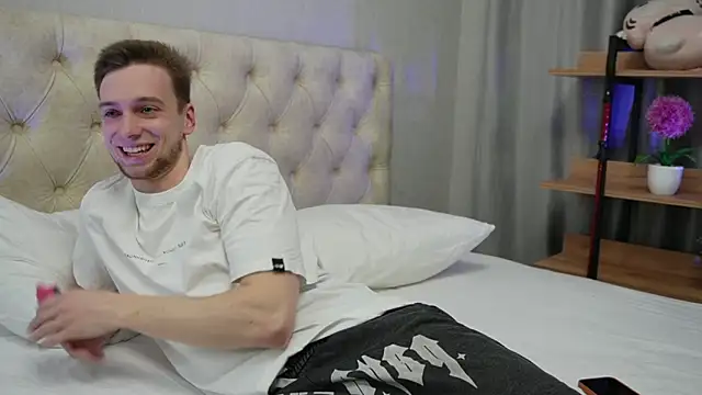  Eva Lee online show from February 21, 2025, 6:26 pm