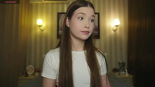  Eva Lee online show from October 6, 2025, 8:17 pm