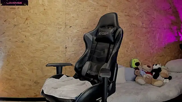 Biancastrongg online show from February 22, 2025, 6:17 am