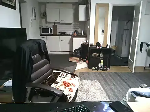 Snapshot of mihaimichael chatting on March 10, 2025, 5:33 am mihaimichael online show from March 10, 2025, 5:33 am