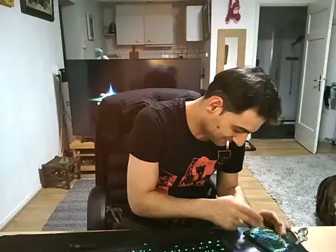 Snapshot of mihaimichael chatting on March 10, 2025, 9:18 pm mihaimichael online show from March 10, 2025, 9:18 pm