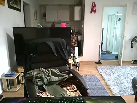 Snapshot of mihaimichael chatting on March 18, 2025, 10:46 am mihaimichael online show from March 18, 2025, 10:46 am