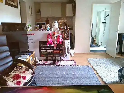 Snapshot of mihaimichael chatting on March 21, 2025, 11:01 am mihaimichael online show from March 21, 2025, 11:01 am