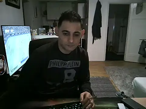 Snapshot of mihaimichael chatting on March 22, 2025, 11:31 pm mihaimichael online show from March 22, 2025, 11:31 pm