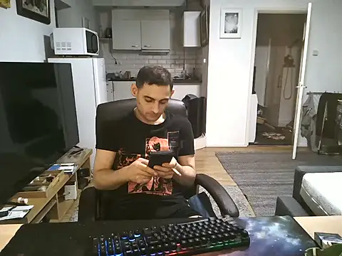 Snapshot of mihaimichael chatting on September 13, 2025, 1:16 am mihaimichael online show from September 13, 2025, 1:16 am