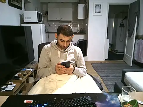 Snapshot of mihaimichael chatting on September 15, 2025, 1:38 am mihaimichael online show from September 15, 2025, 1:38 am