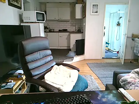 Snapshot of mihaimichael chatting on September 19, 2025, 11:44 am mihaimichael online show from September 19, 2025, 11:44 am