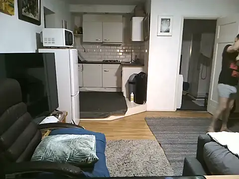 Snapshot of mihaimichael chatting on September 28, 2025, 1:33 am mihaimichael online show from September 28, 2025, 1:33 am