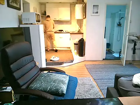 Snapshot of mihaimichael chatting on September 28, 2025, 4:34 pm mihaimichael online show from September 28, 2025, 4:34 pm