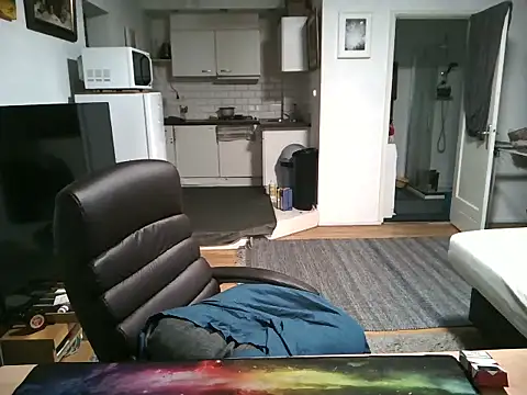 Snapshot of mihaimichael chatting on October 2, 2025, 5:36 am mihaimichael online show from October 2, 2025, 5:36 am