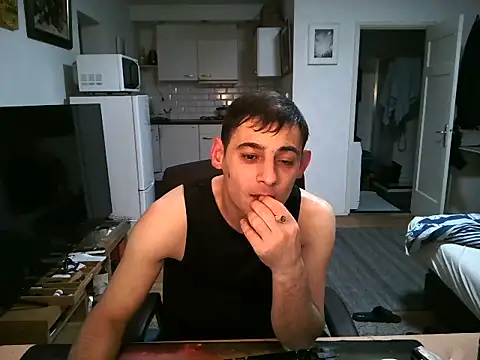 Snapshot of mihaimichael chatting on October 5, 2025, 2:21 am mihaimichael online show from October 5, 2025, 2:21 am