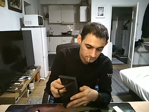 Snapshot of mihaimichael chatting on October 6, 2025, 9:56 pm mihaimichael online show from October 6, 2025, 9:56 pm