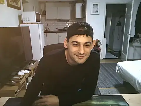 Snapshot of mihaimichael chatting on October 7, 2025, 11:02 pm mihaimichael online show from October 7, 2025, 11:02 pm