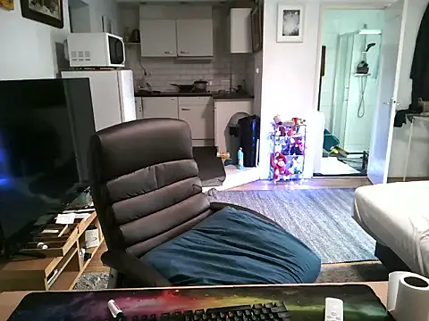 Snapshot of mihaimichael chatting on October 8, 2025, 2:47 pm mihaimichael online show from October 8, 2025, 2:47 pm